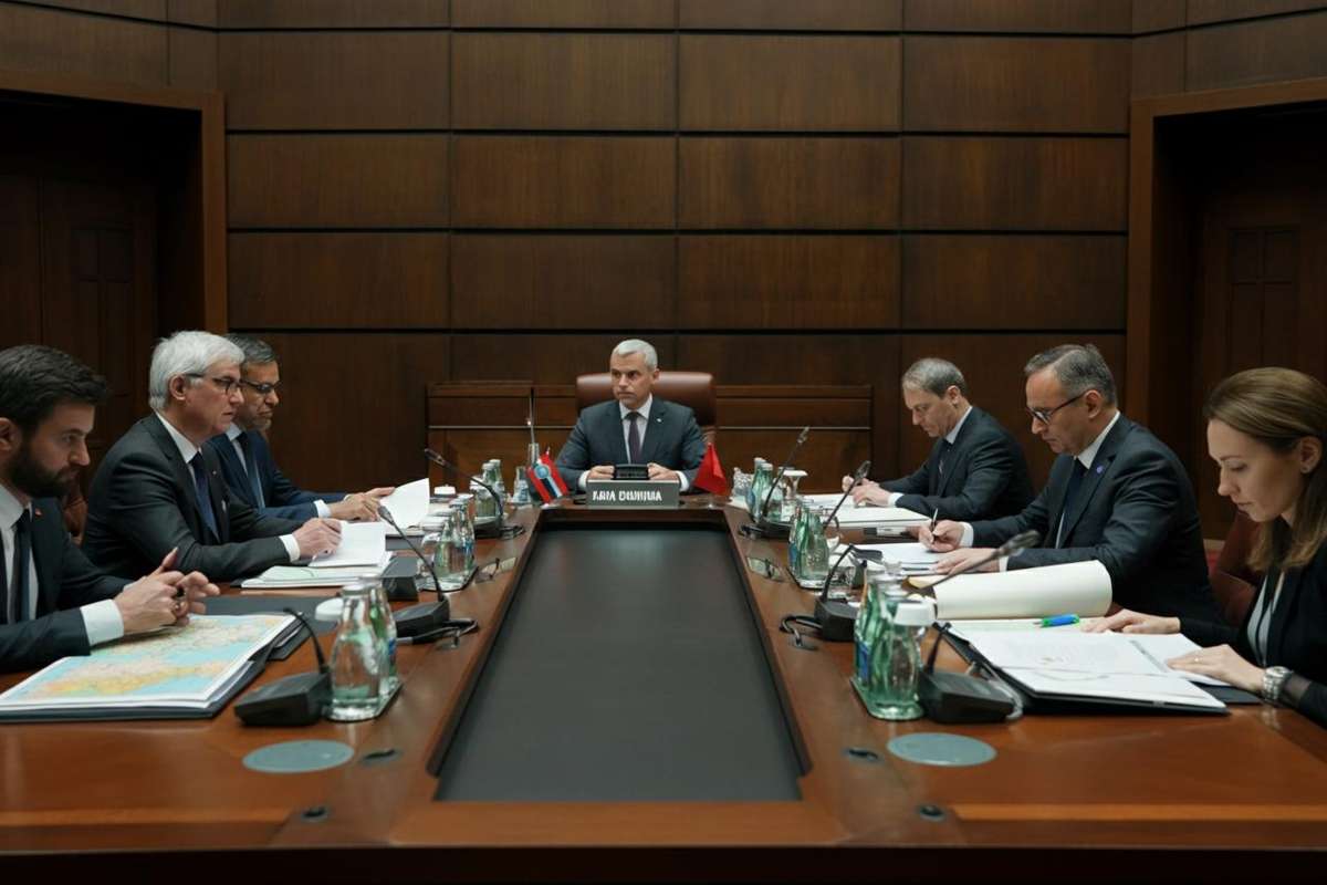 M5s lancia una risoluzione per l'Iran: basta con le azioni militari unilaterali