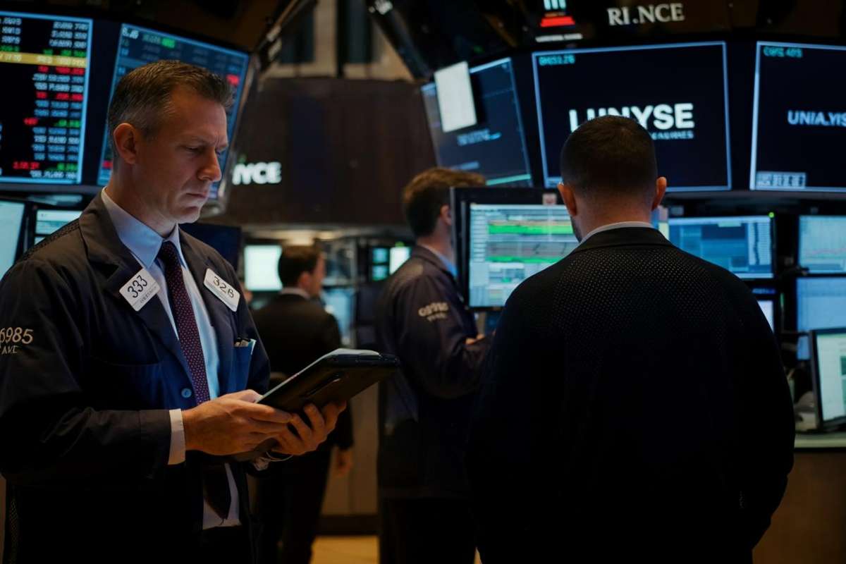 Milano in rosso: il Ftse Mib segna un calo dello 0,2% all'apertura