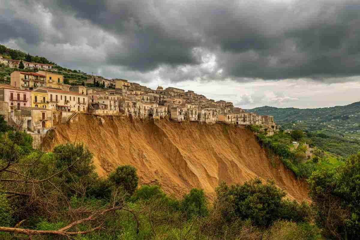 Niscemi: rivelazioni sorprendenti sulla frana tra geologia e tecnologia satellitare
