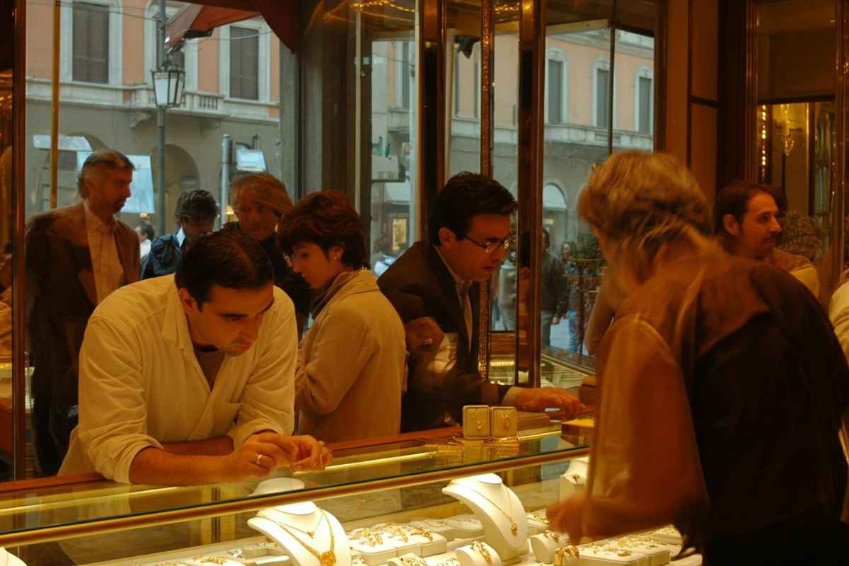 Oro in ascesa: il prezzo spot raggiunge i 5.084 dollari