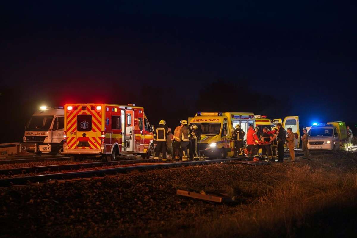 Tragedia in Spagna: 24 vittime nel deragliamento di due treni