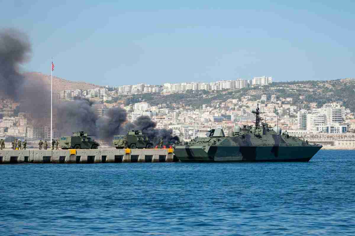 Attacco missilistico scuote la base della Quinta Flotta Usa in Bahrein