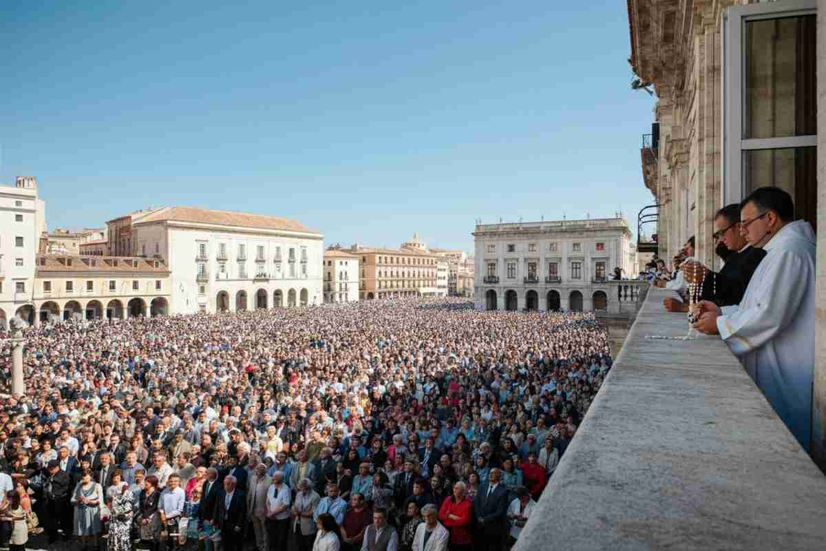 Il Papa avverte: le strategie militari minacciano il futuro dell'umanità