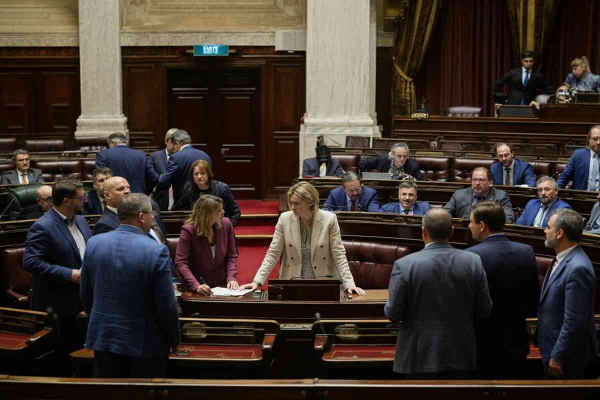 La Russa sotto pressione: le sfide delle opposizioni tra Rai e commissioni in stallo