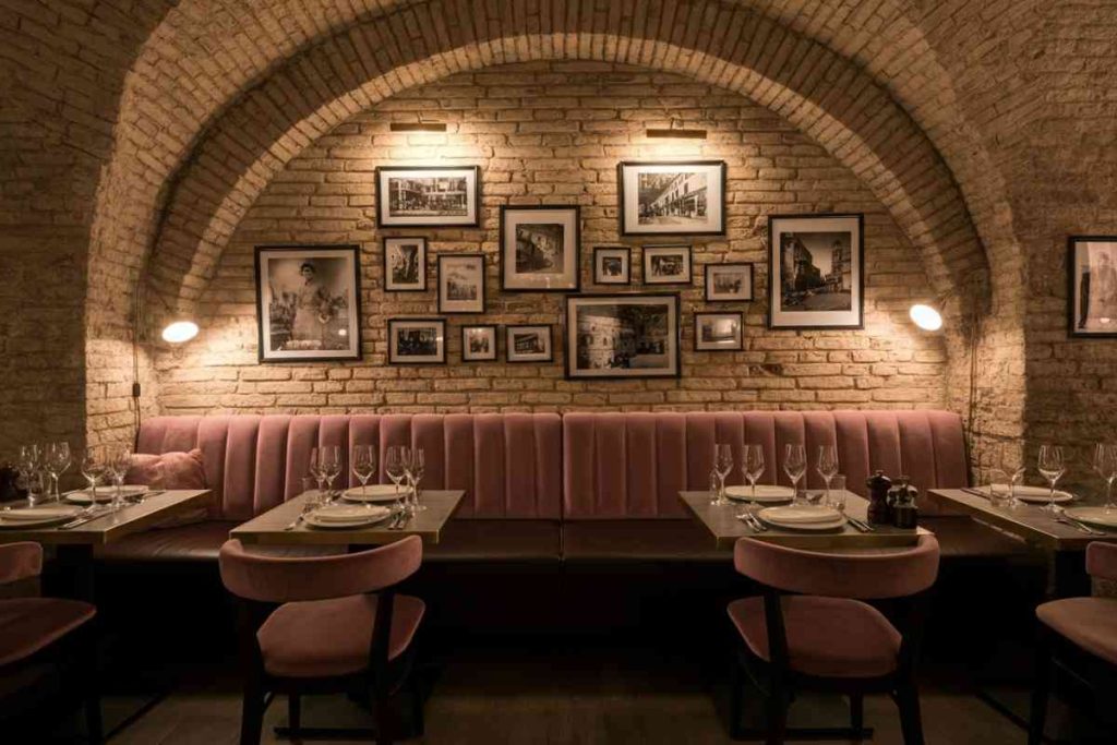 La Taverna Flavia: il ritorno della 'Dolce Vita' con Liz Taylor e Sophia Loren