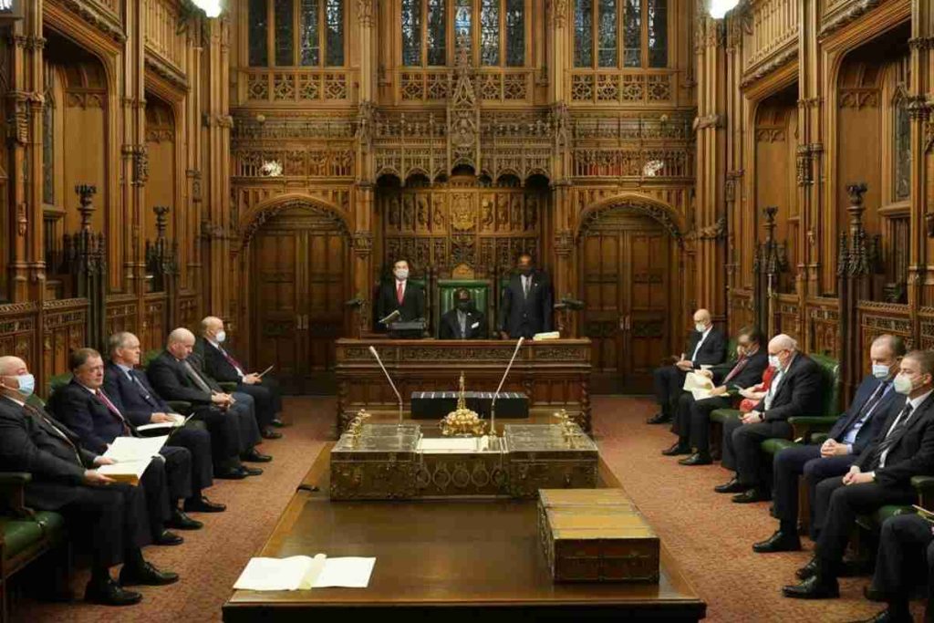 Mandelson lascia il titolo di lord: il legame con lo scandalo Epstein