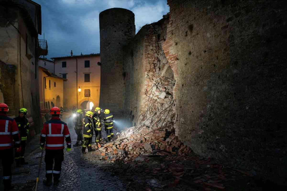 Mistero e crollo: il castello di Fabro perde una parte delle sue antiche mura