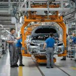 Stellantis investe 22 miliardi nell'elettrico: il titolo subisce un crollo sorprendente