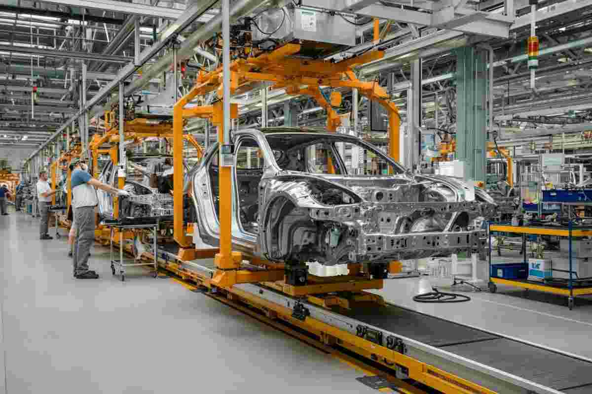 Sussidi per le auto elettriche: solo con il 70% di componenti europei