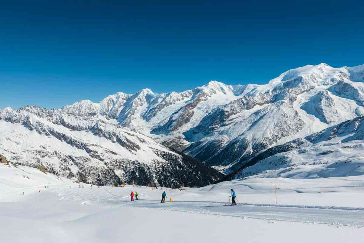 Tragedia a Courmayeur: valanga mortale nel canale di val Veny, due vittime e un ferito grave