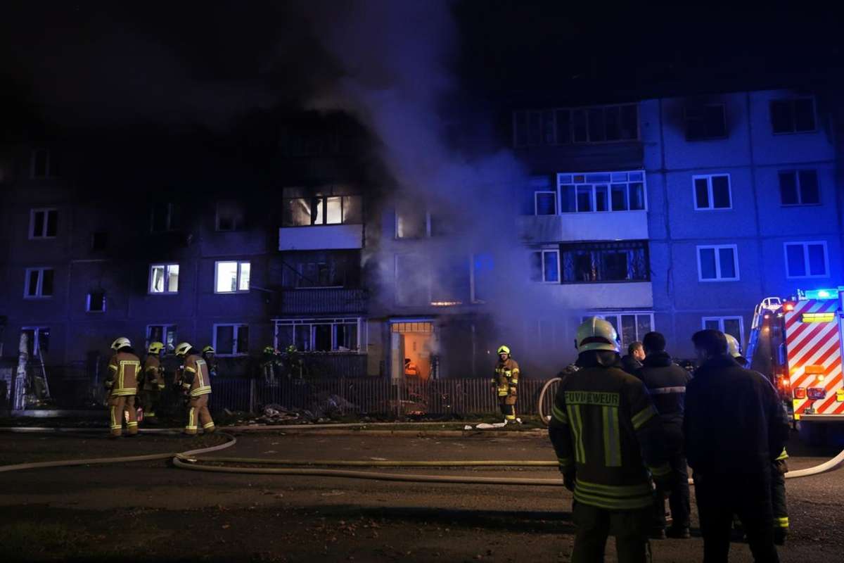 Tragedia a Massa: un uomo perde la vita in un incendio, la moglie in gravi condizioni