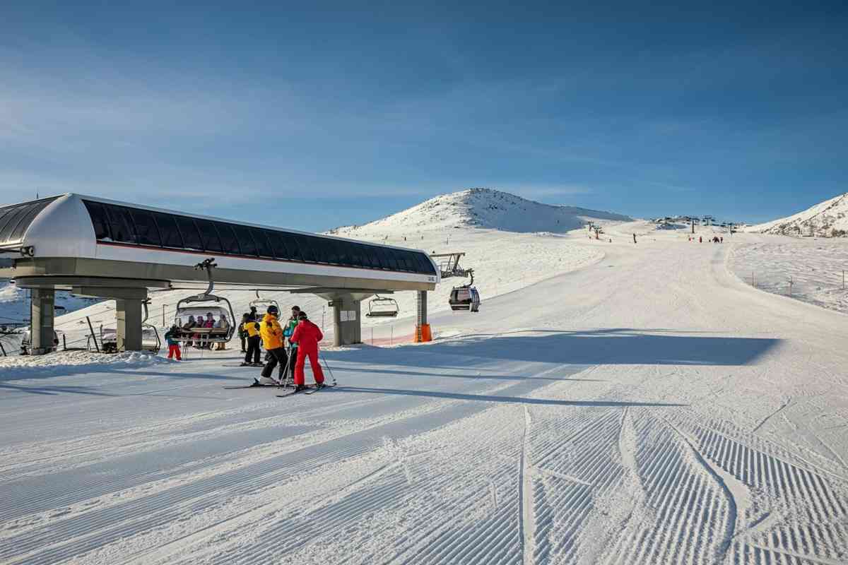 Tragedia in montagna: il mistero della morte di Claudia Luberti durante una settimana bianca