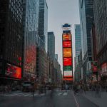 Paramount in crisi: Fitch declassa il rating a spazzatura dopo l'acquisizione di Warner