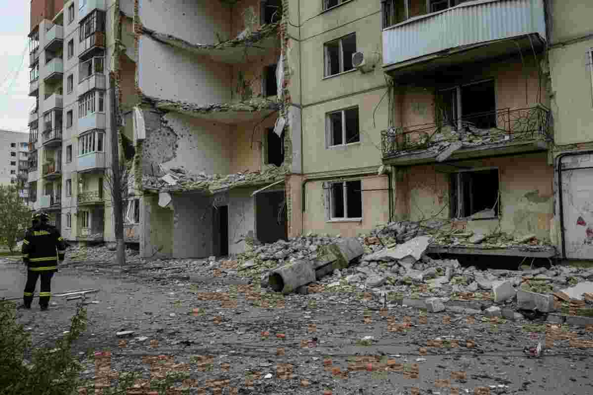 Tragedia nel cuore di Israele: sei vittime e decine di feriti in un attacco a un condominio